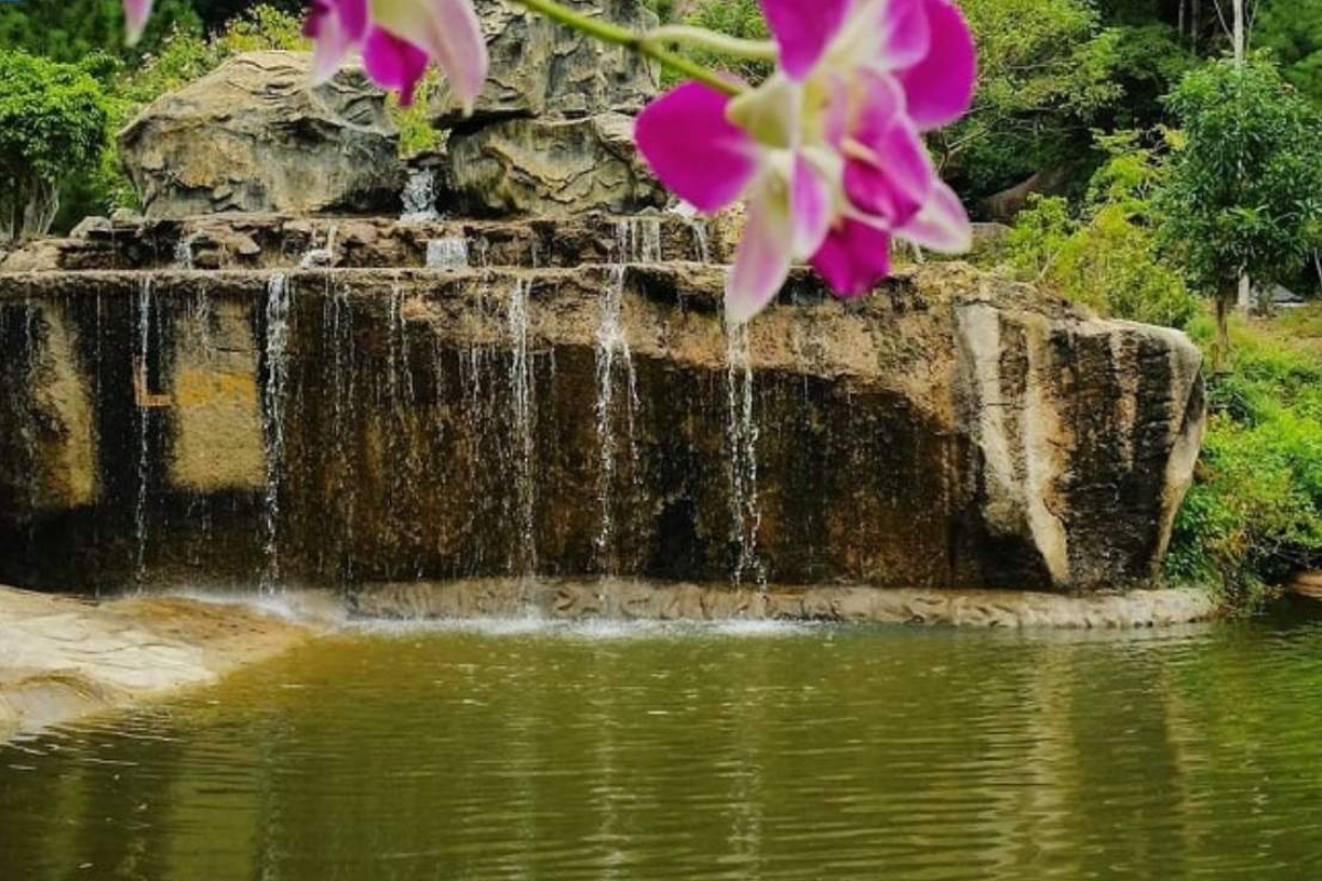 Hoa Lan Stream near Nha Trang